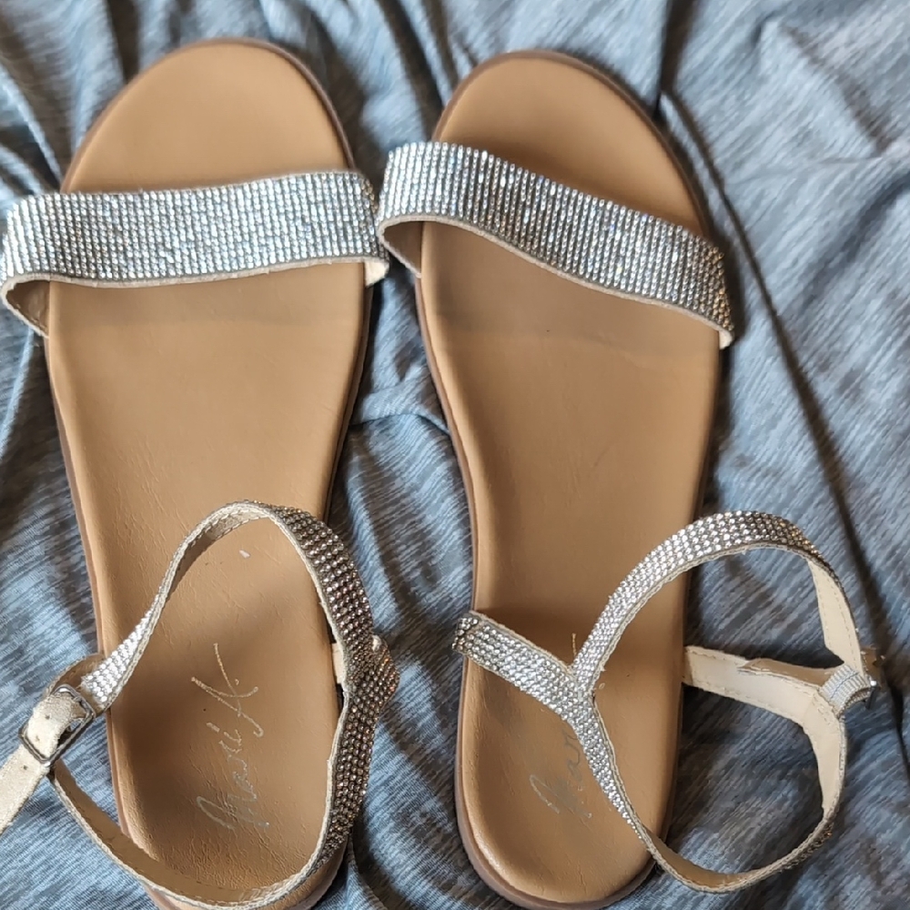 Mari A Flat Sparkly Silver Strappy Sandals Size 9.5